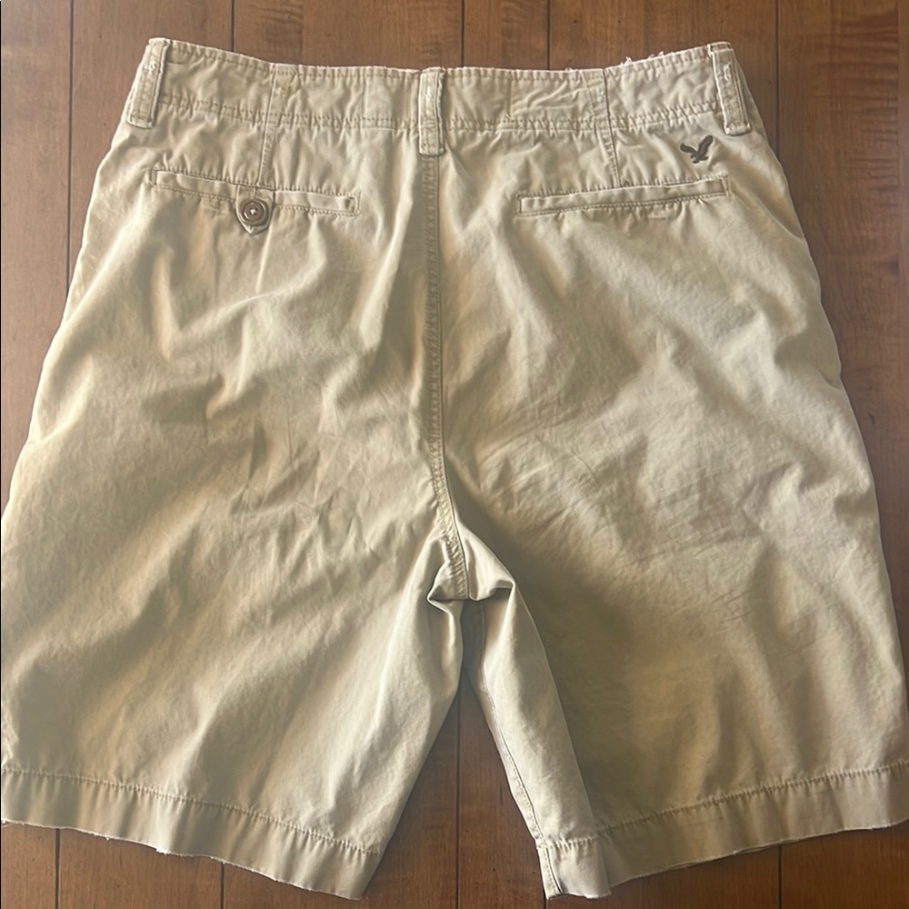 American Eagle Outfitters Men's Khaki Shorts - Picture 3 of 5